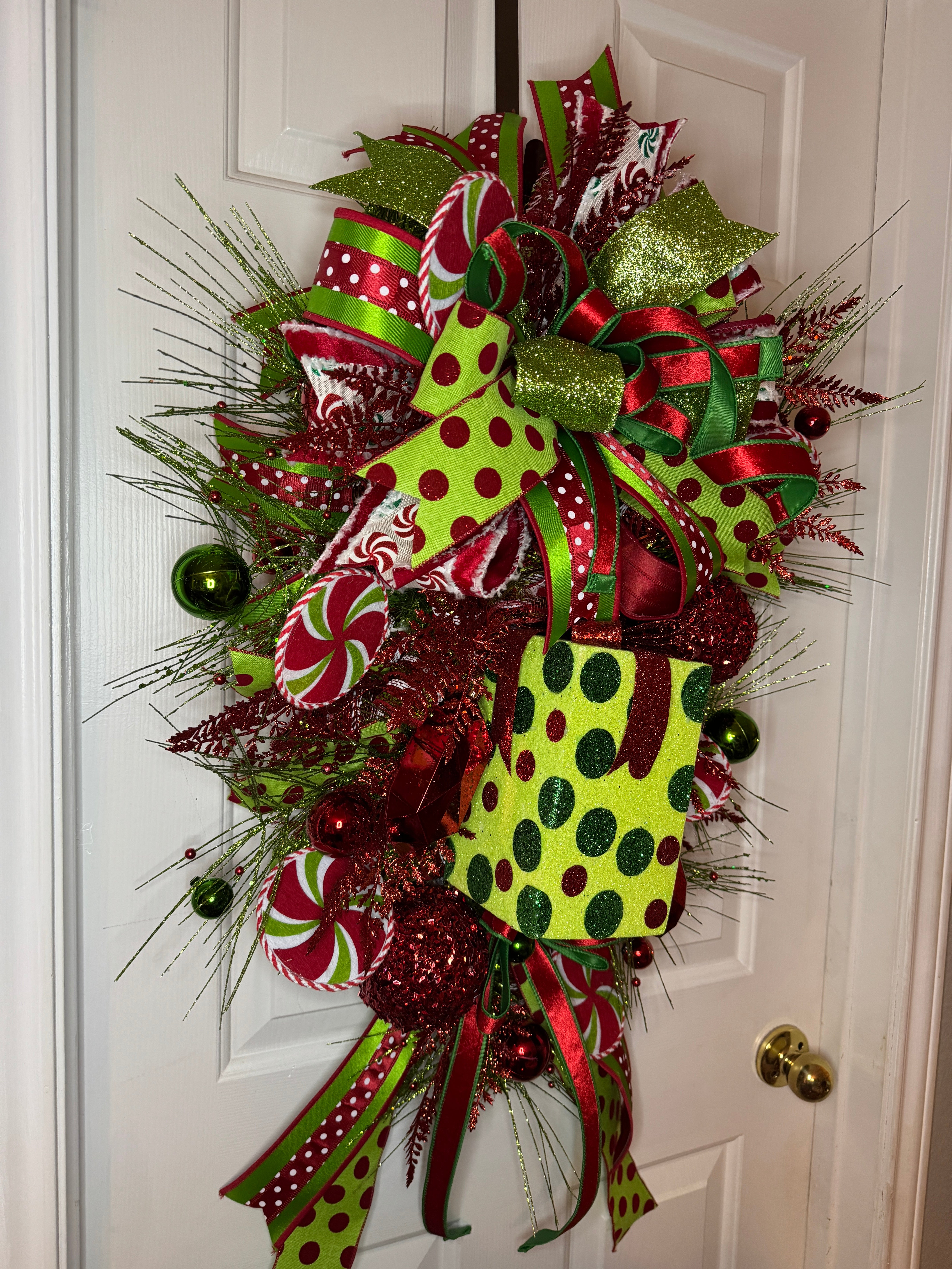 Lime Green Polka Dot Present Christmas Wreath